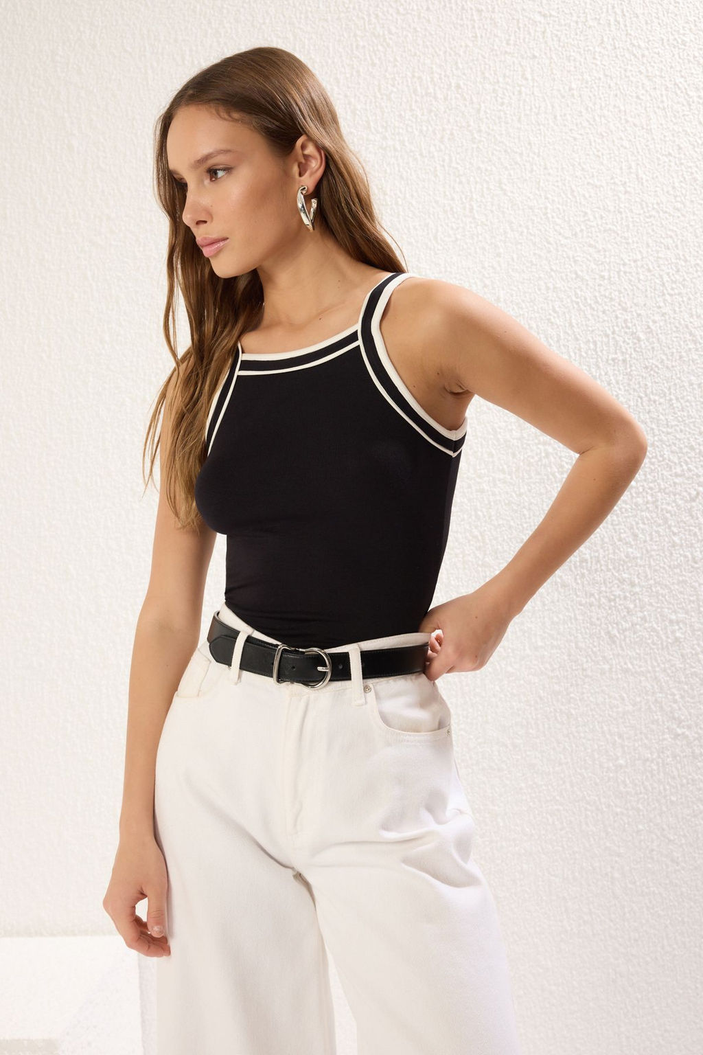 Siyah Fitted/Vucuda Oturan Halter yaka Fitilli Esnek Orme Atlet TWOSS25AL00011