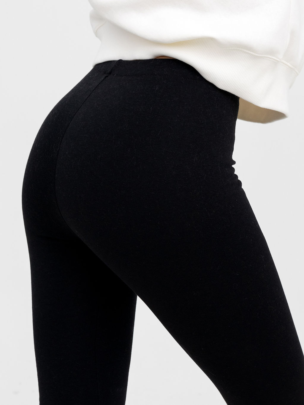 Меховые женские легинсы в черном цвете черный 142273 - Mark formelle фото 7