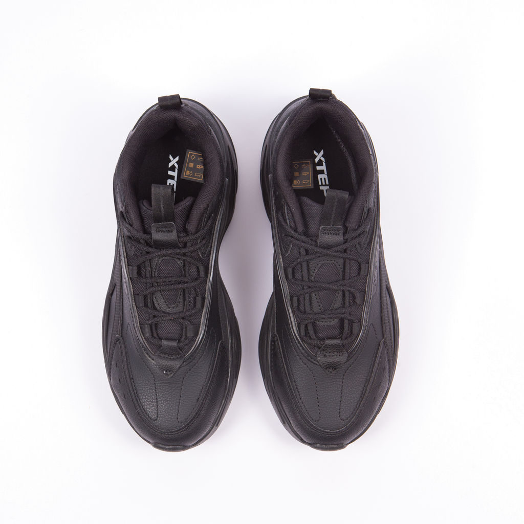 Кроссовки женские