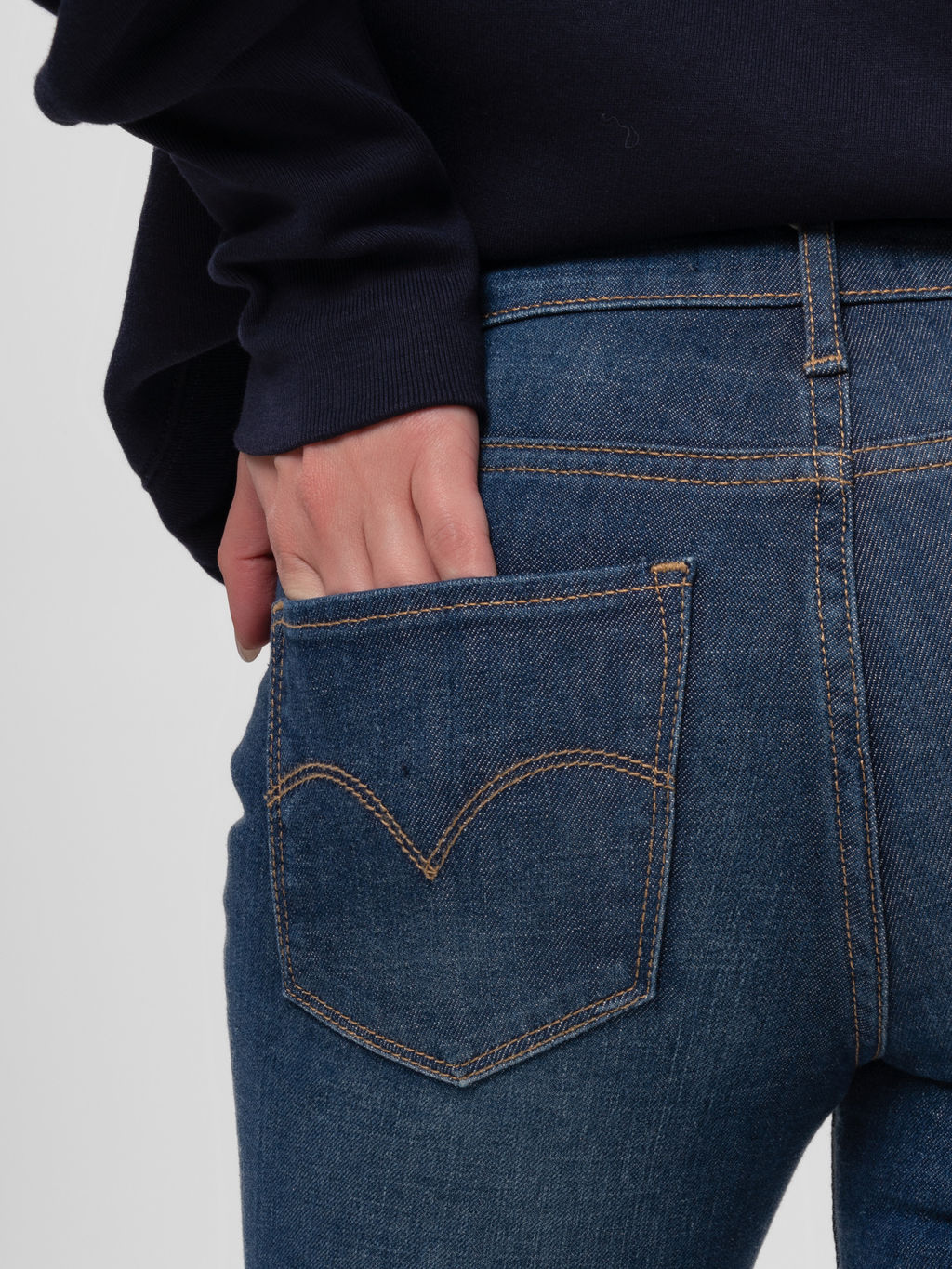 Джинсы женские