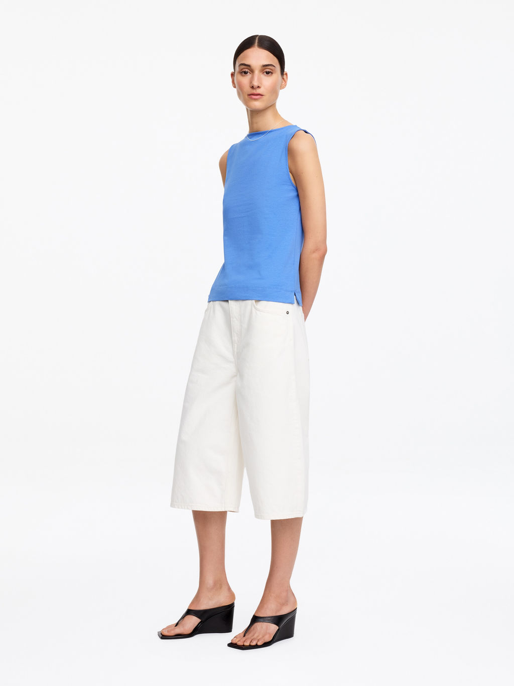 Top sin mangas de tipo deportivo con cuello barco - H&m фото 4