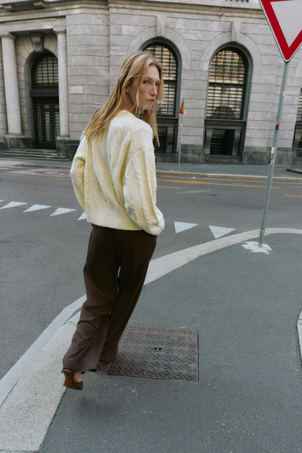 SOFT CABLE KNIT JUMPER - Zara фото 2