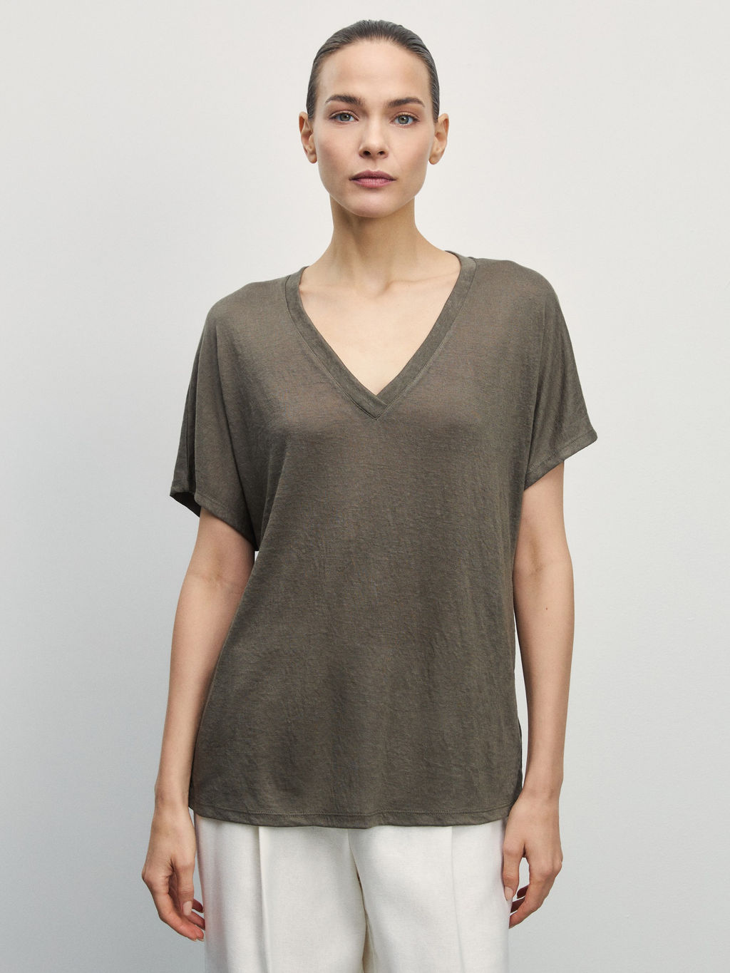 Футболка со спущенным плечом / Zarina  фото 3