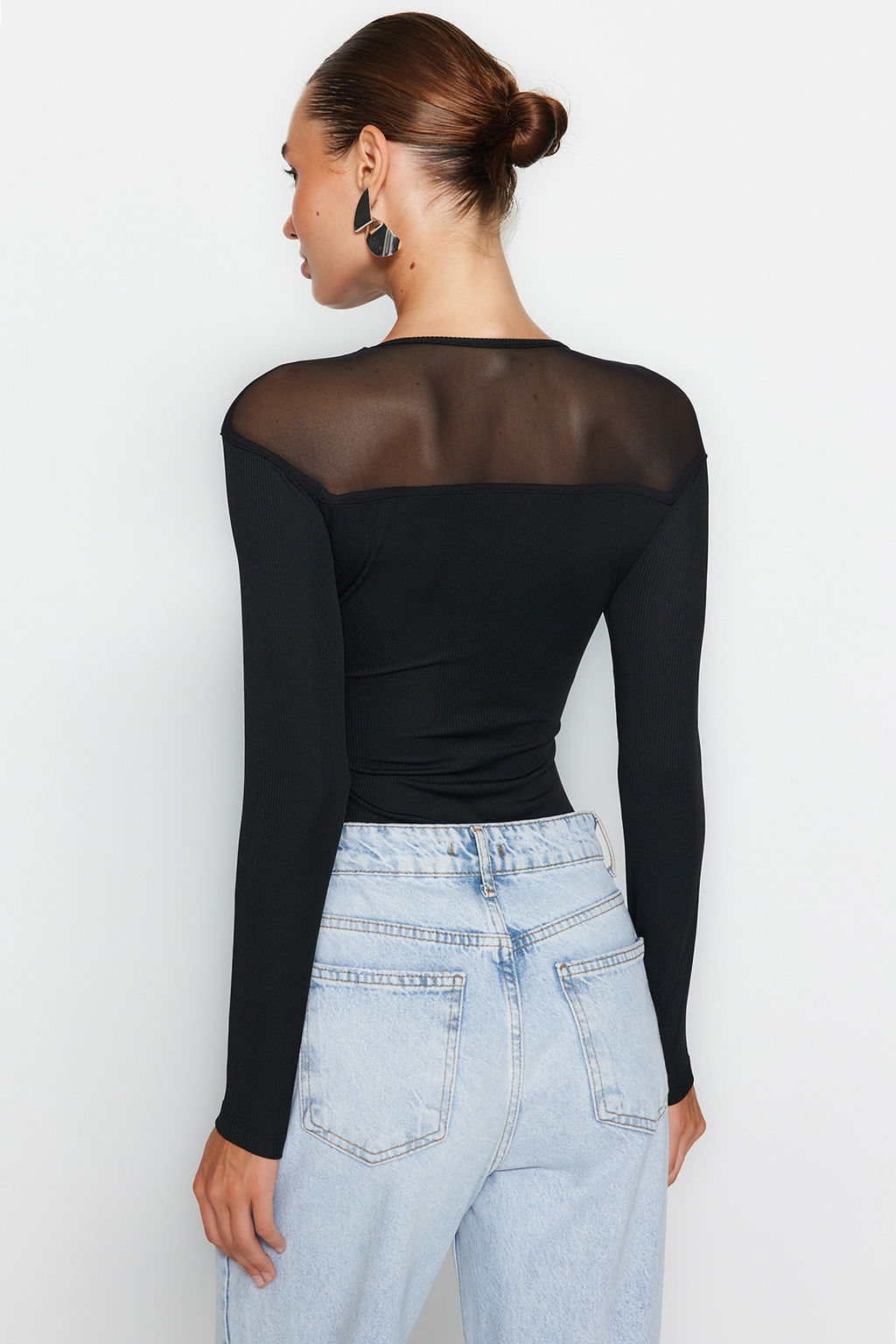 TRENDYOLMILLA Siyah Slim Tul Detayl? Kalp Yaka Alttan C?tc?tl? Fitilli Esnek Orme Body TWOAW24BD00019 фото 5