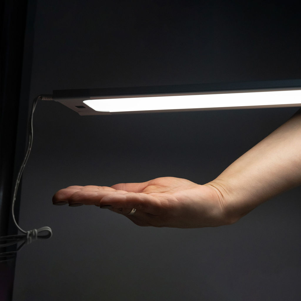 ULI-F42-7,5W/RGB/RC/DIM SENSOR IP20 SILVER Панель линейная светодиодная ультратонкая, с бесконтактным выключателем, диммер, пульт ду. 460х120х11мм. 260Lm. Серебристый. ТМ Uniel