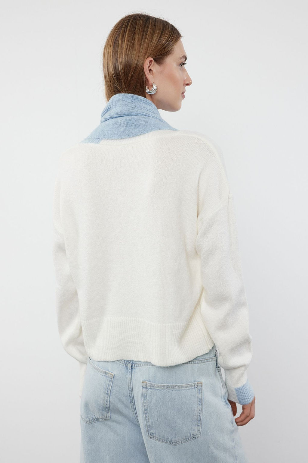 Ekru Yumusak Dokulu Atk?l? Triko Kazak TWOAW25KZ00205