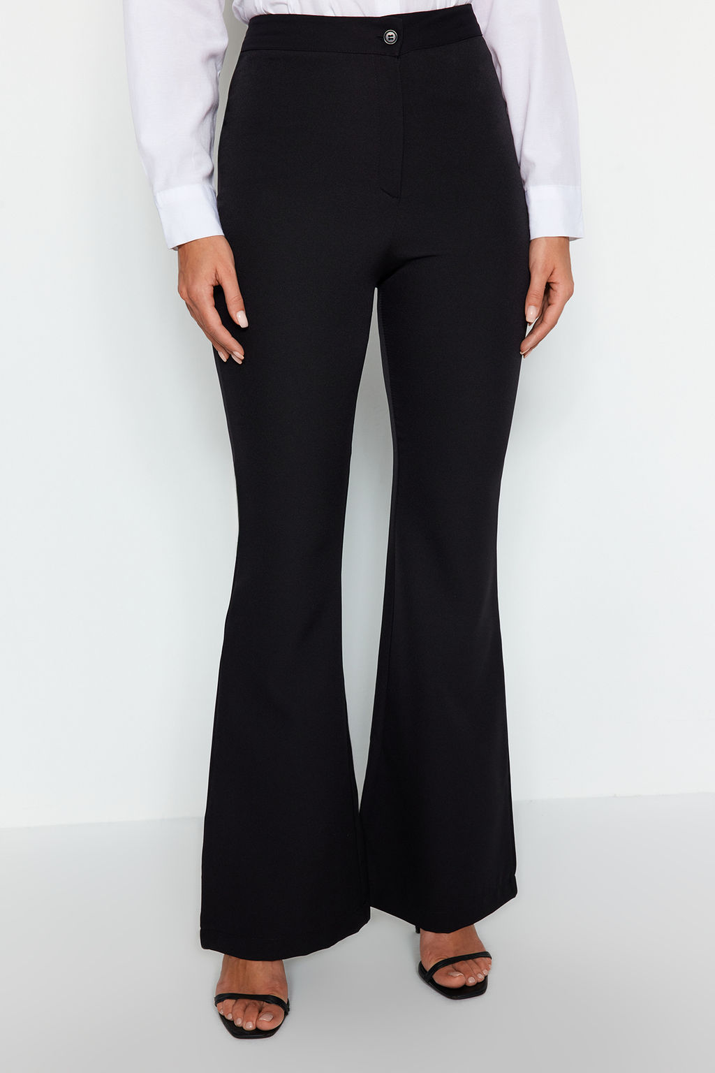 Siyah Flare Ispanyol Paca Yuksek Bel Bootcut Dokuma Kumas Pantolon TWOAW20PL0094