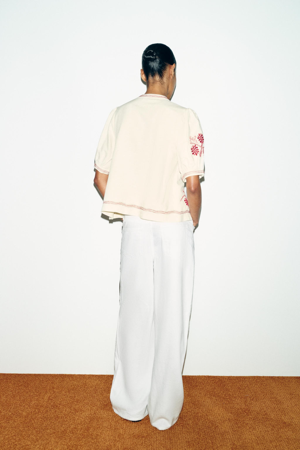 BLUSA BORDADOS BORLAS / Blanco - Zara фото 5