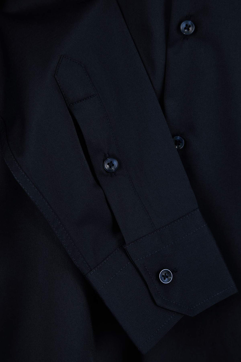 Lacivert Regular Fit Gabardin Dokulu Kolay Utulenebilir Erkek Gomlek TMNSS26GO00006 - Trendyolmilla фото 2