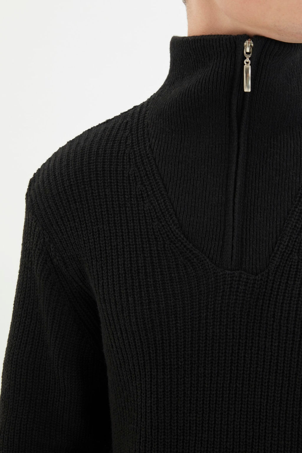 Siyah Regular Fit Yunlu Fermuarl? Bal?kc? Yaka Triko Kazak TMNAW22KZ0347