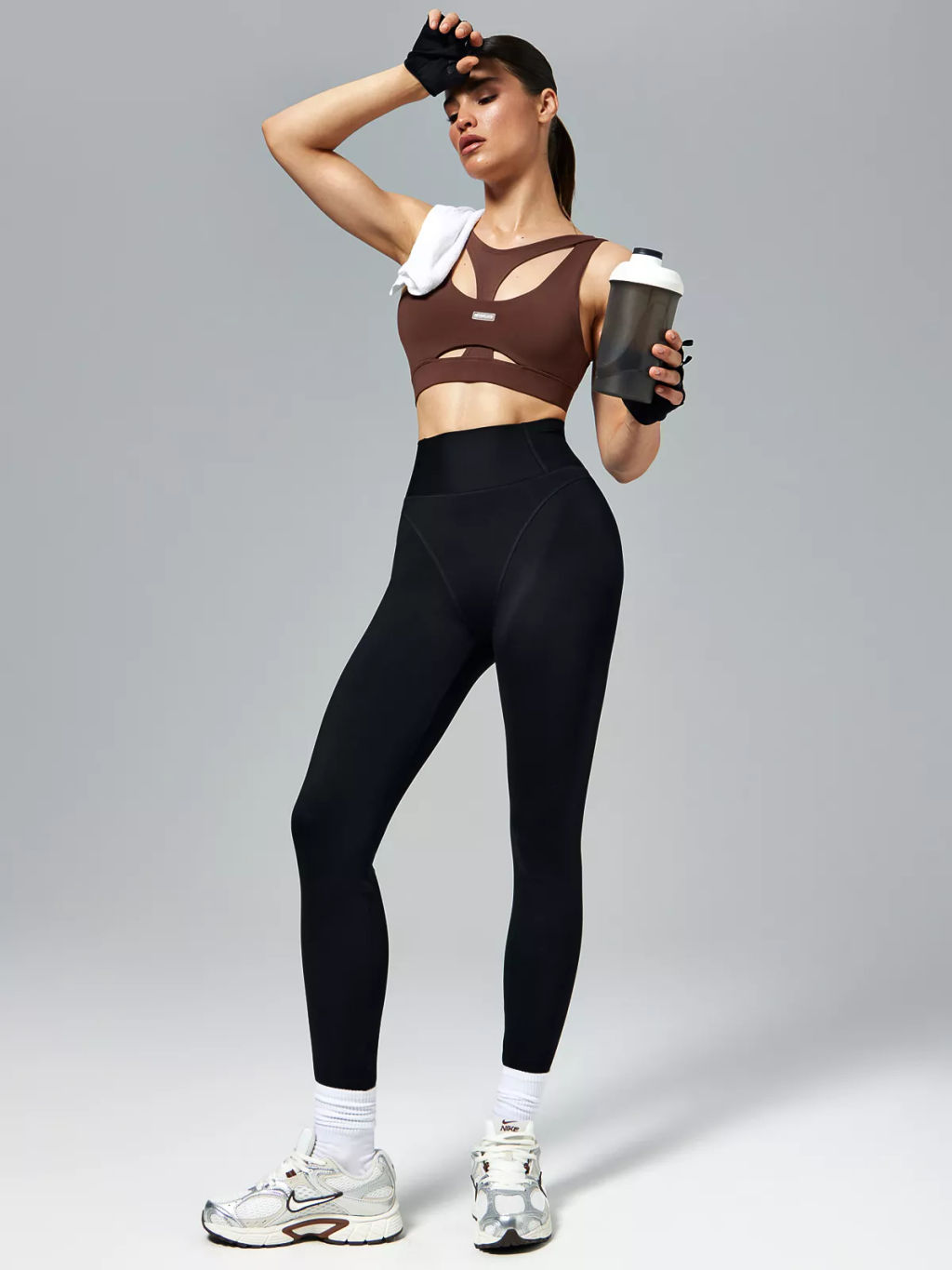 Моделирующие спортивные леггинсы