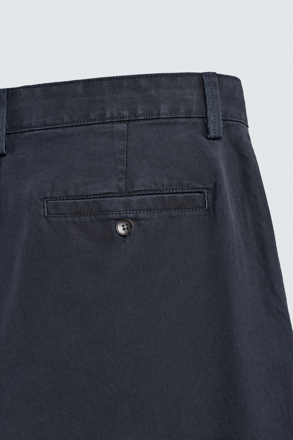 BERMUDA REGULAR FIT PLIEGUES / Marino