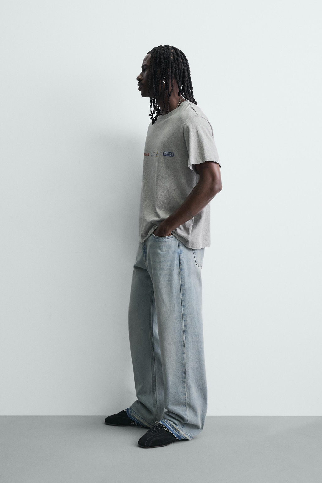 CAMISETA LAVADA GR?FICOS / Gris vigor? - Zara фото 4