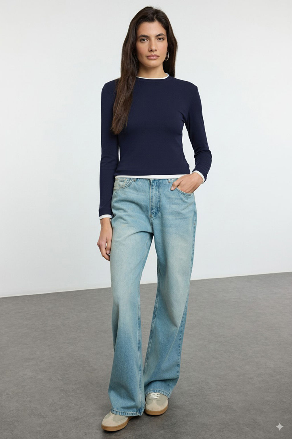 Lacivert Renk Bloklu Fitted/Vucuda Oturan Viskon/Yumusak Kumasl? Esnek Orme Bluz TWOAW25BZ00114