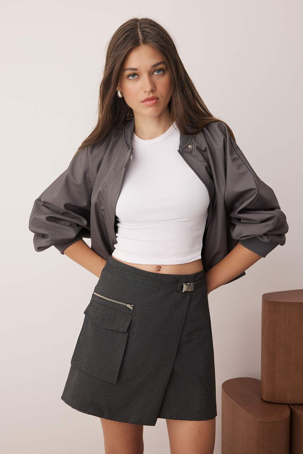 Antrasit Kemer ve Cep Detayl? Kruvaze Kapamal? Dokuma Mini Etek TWOAW26ET00017 - Trendyolmilla фото 2