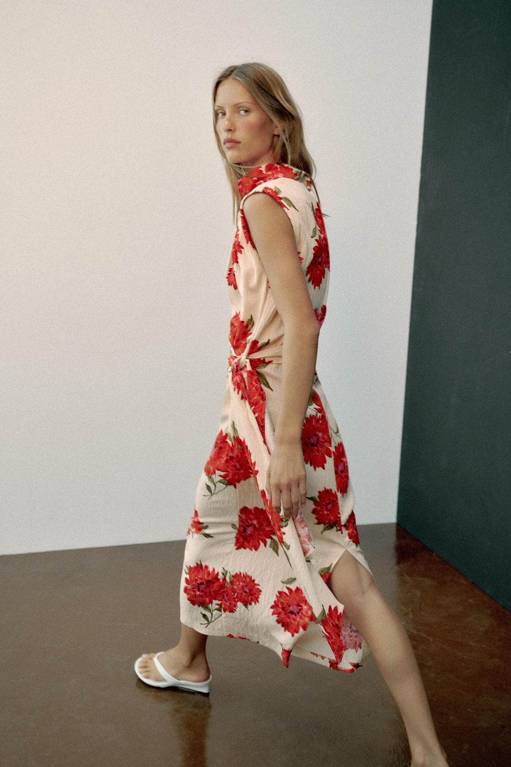 VESTIDO MIDI ESTAMPADO FLORAL CINTUR?N / Crudo / Rojo - Zara фото 5
