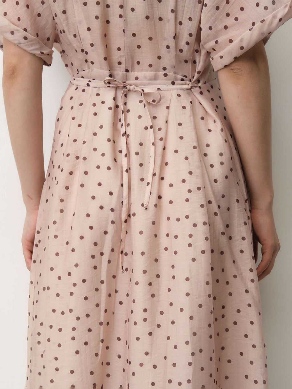 Платье из тенселя 90501 пудровое в горошек