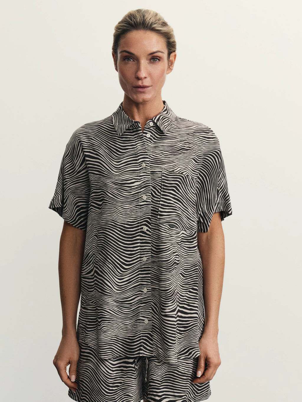 Рубашка с коротким рукавом из вискозы / Zarina  фото 3