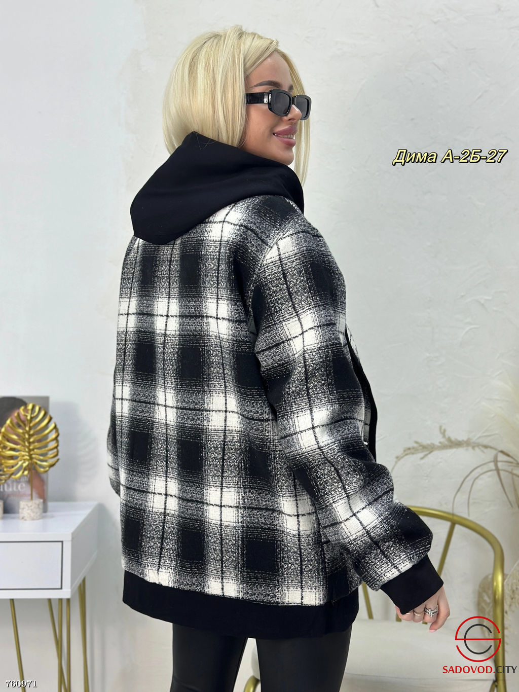 Женское пальто короткое