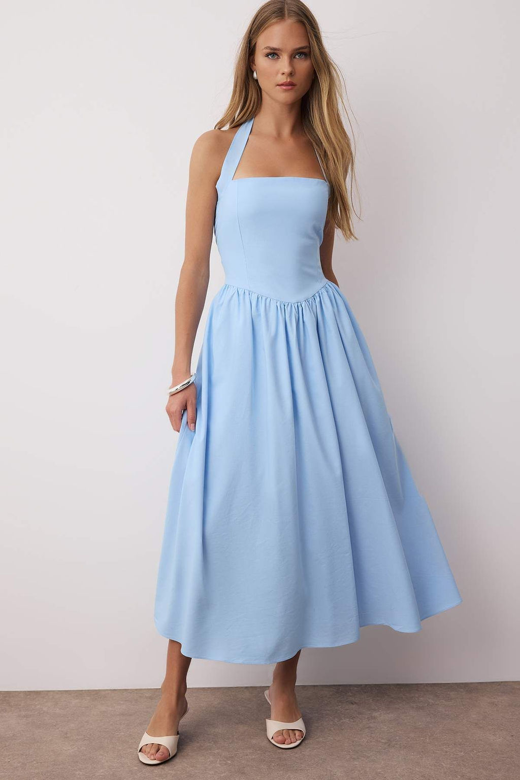 Sar? Boyundan Bagl? Etegi Genis Poplin Maxi Dokuma Elbise TWOSS25EL00881