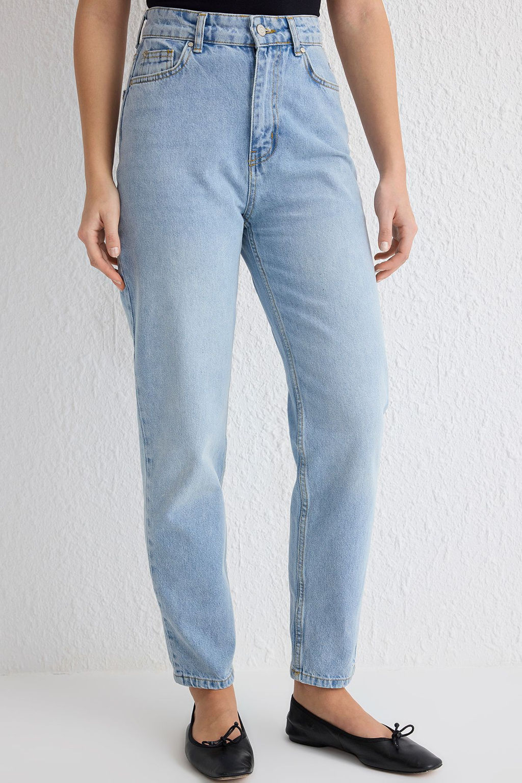 Ac?k Mavi Yuksek Bel Mom Jeans TWOSS25JE00136 - Trendyolmilla фото 3