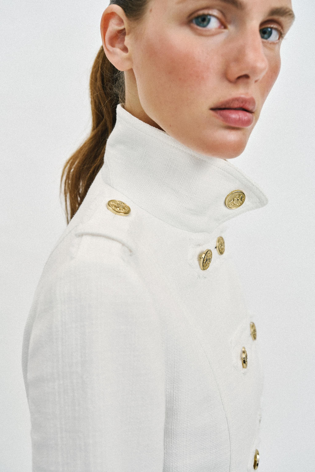 CHAQUETA CRUZADA BOT?N DORADO / Crudo - Zara фото 4