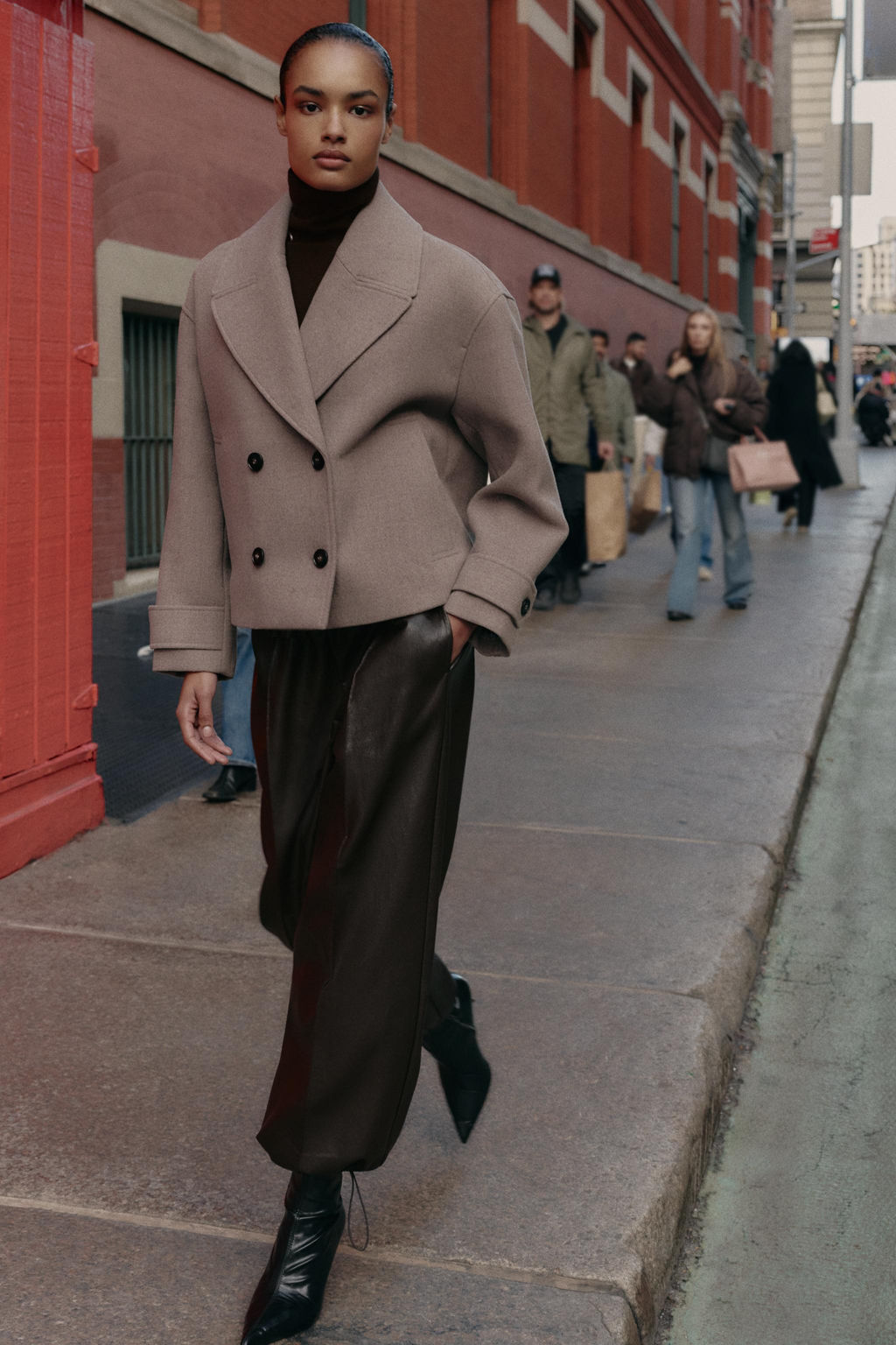 ABRIGO CORTO CRUZADO / Vis?n