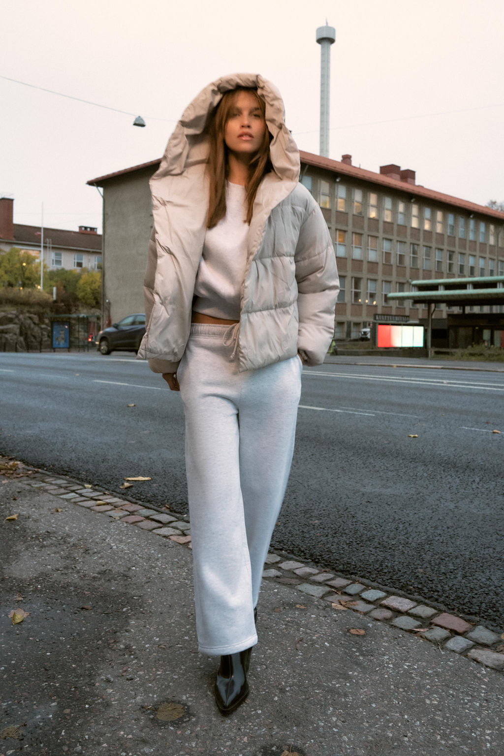 BASIC PLUSH SWEATSHIRT