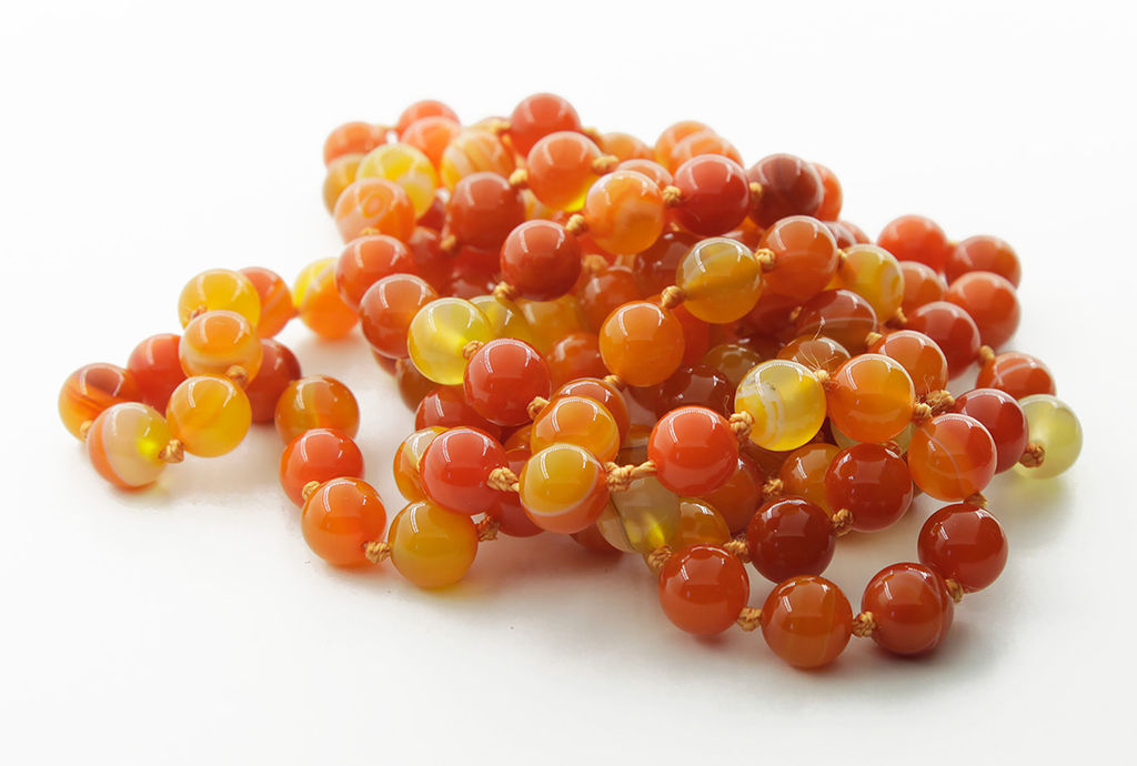 Агат оранжевый темный 8мм бусы длиной 124см