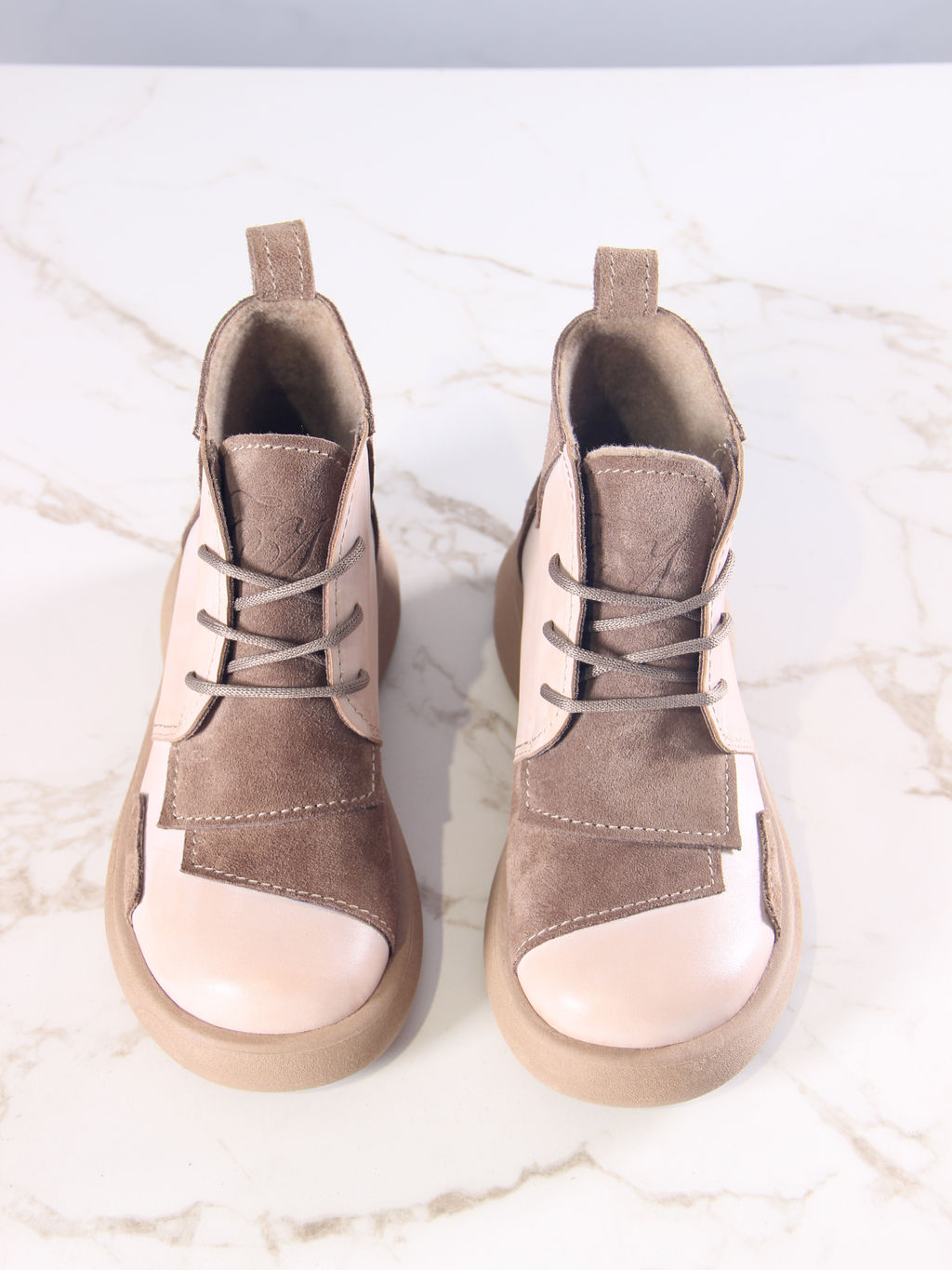 Ботинки 305.927ka.Вакса пудра+серо коричневая замша/шерсть