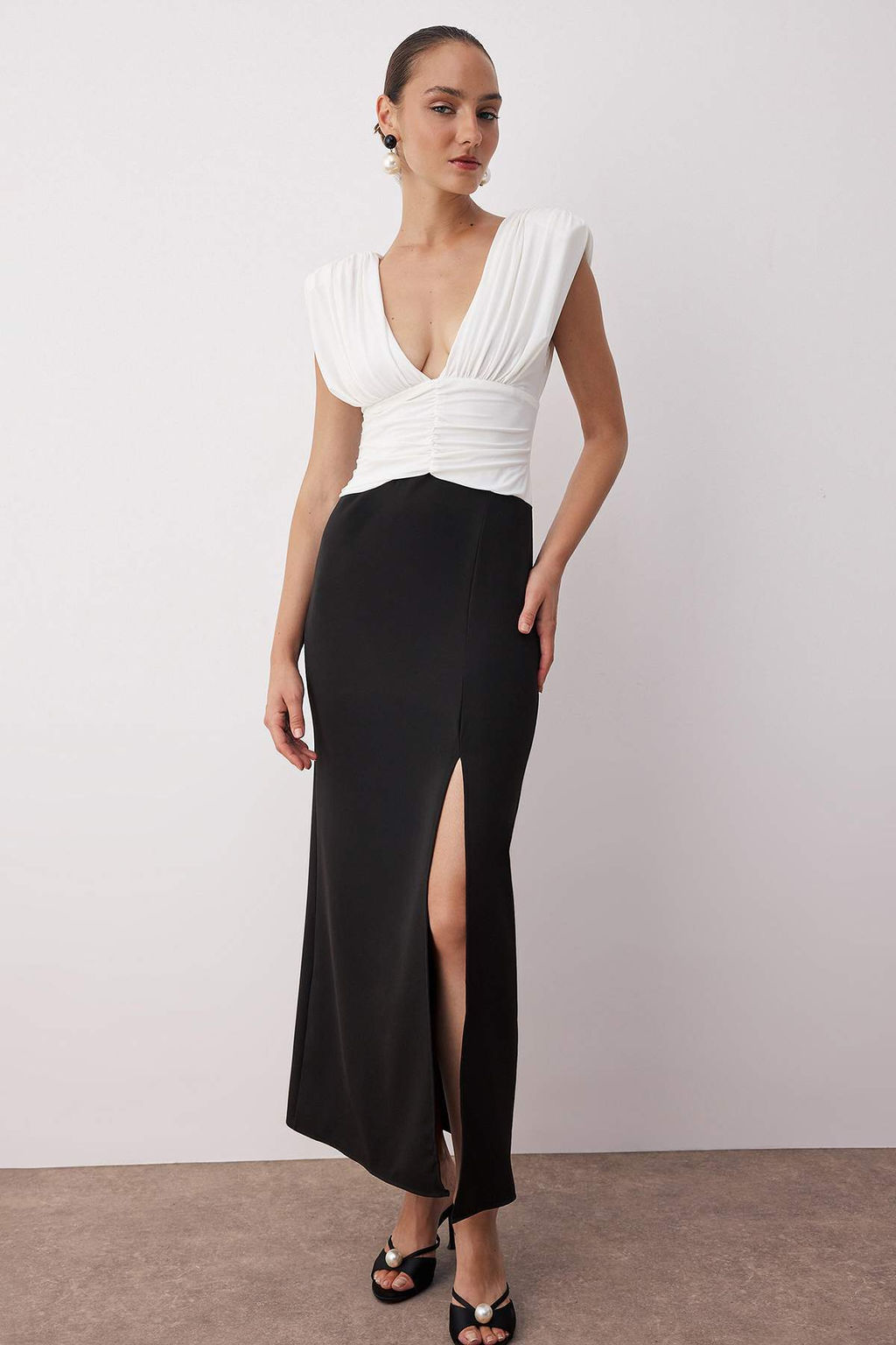Siyah-Beyaz Renk Bloklu Maxi Boy Elbise TPRSS25EL00315 - Trendyolmilla фото 2