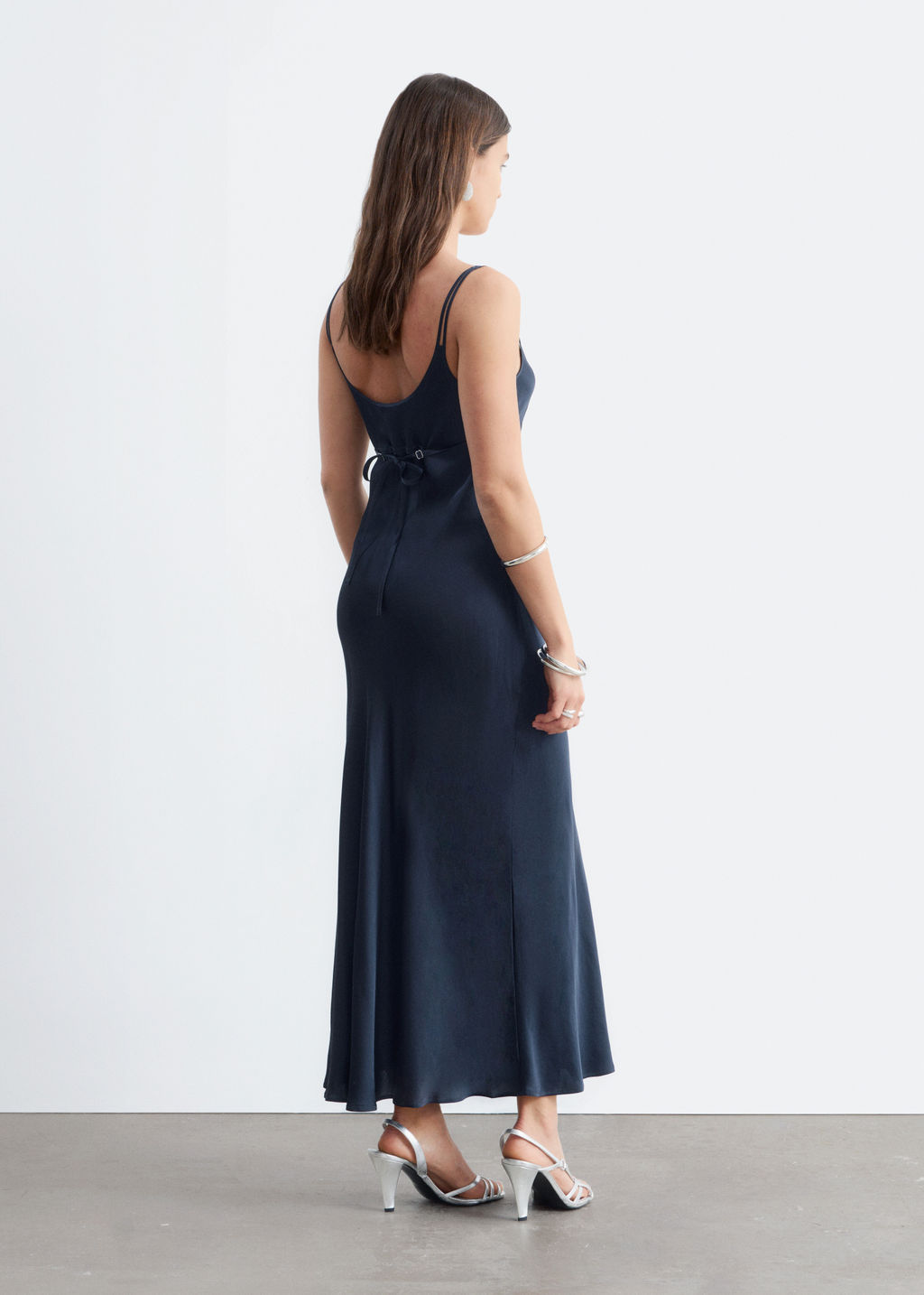 Vestido lencero midi con doble tirante - H&m фото 3