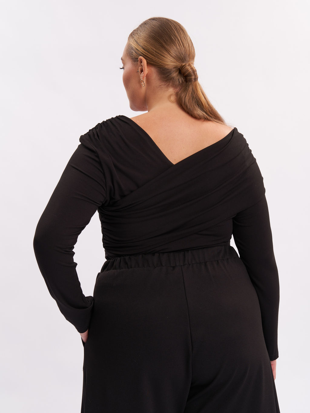 Лонгслив с драпировкой LN00503BLK01 - Артесса фото 13