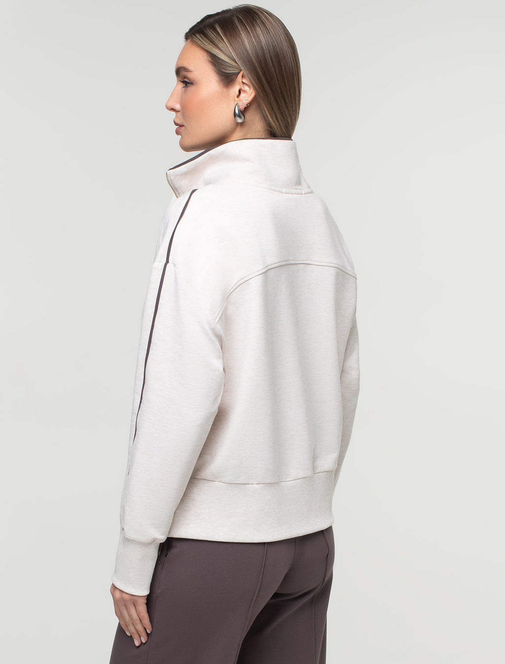 Джемпер из эластичного футера двухнитки с воротом на молнии