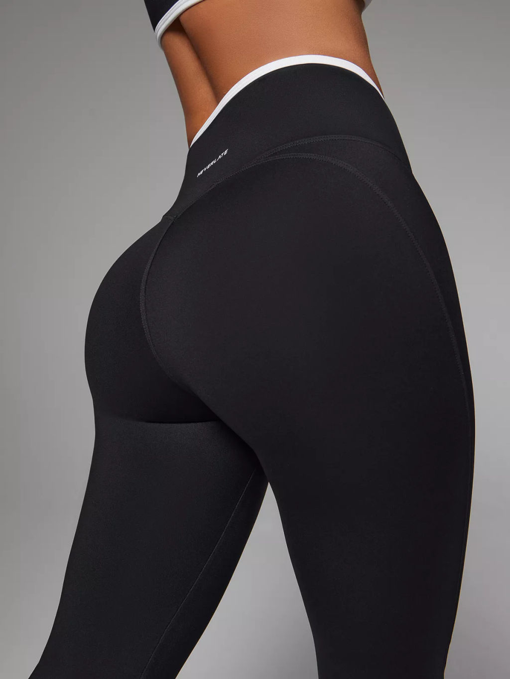 Спортивные леггинсы с перекрестным поясом