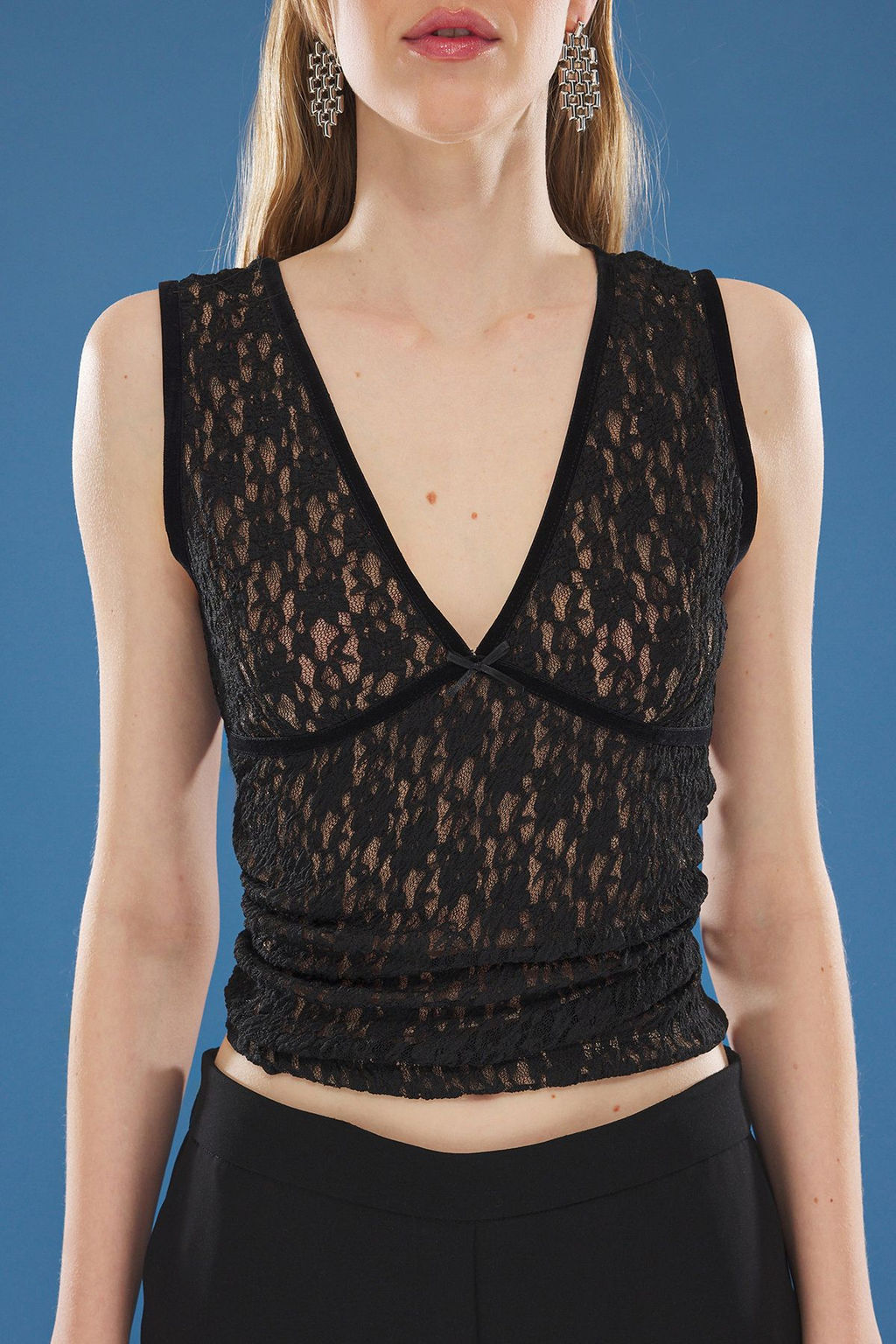 Trendyolmilla Siyah Dantel Fitted/Vucuda Oturan Kontrast Astar Detayl? Esnek Orme Bluz TWOSS25BZ00233  фото 3