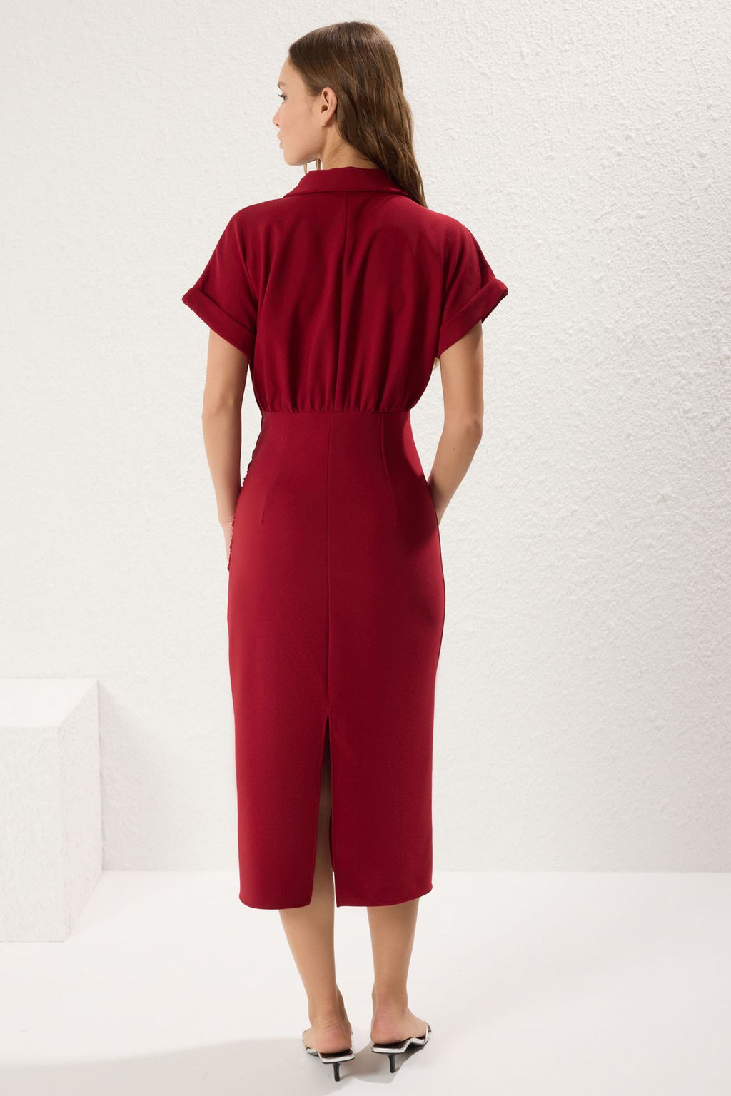 TRENDYOLMILLA Bordo Duz Vucuda Oturan Gomlek Yakal? Midi Dokuma Elbise TWOSS25EL00253 фото 6