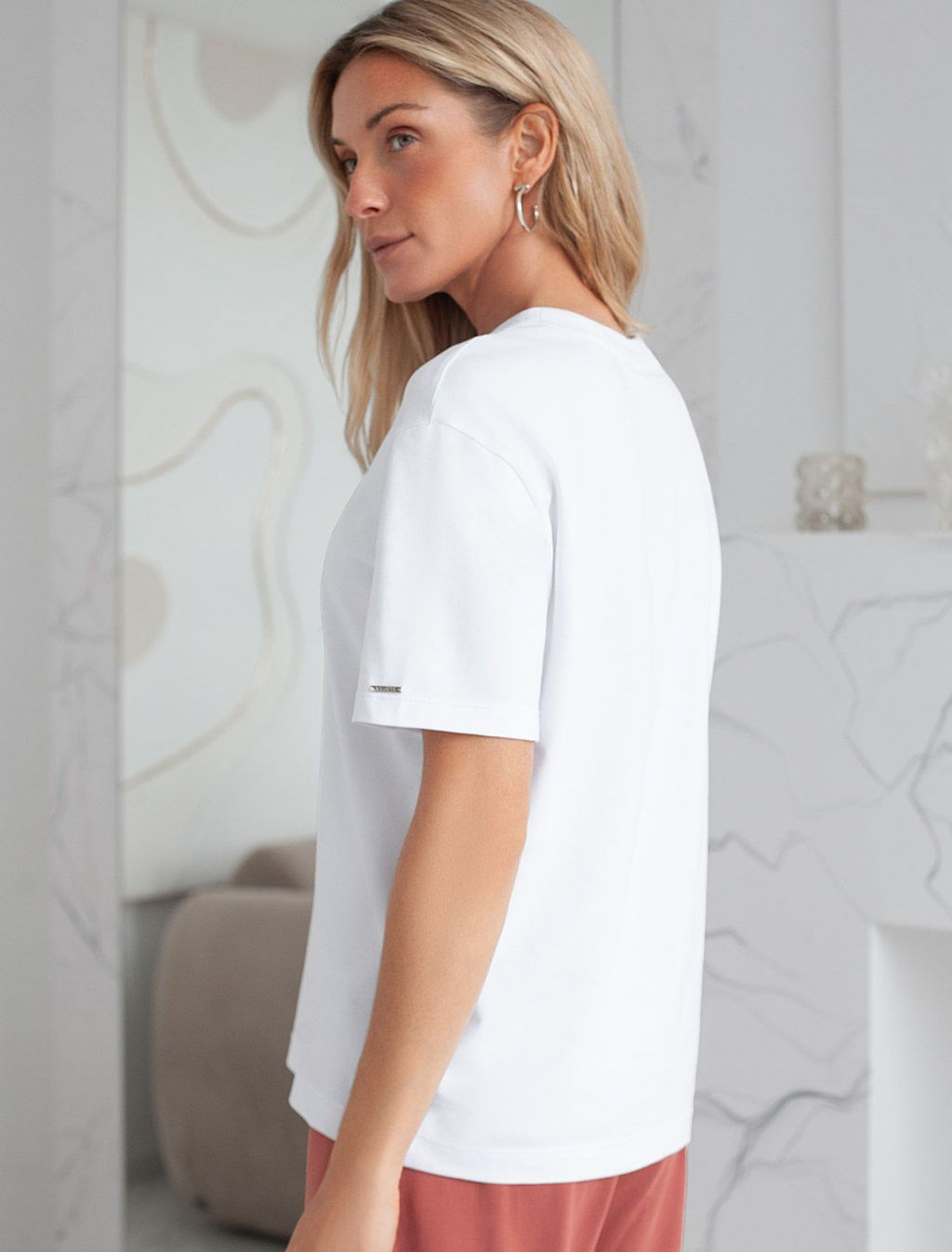 D49.136 Футболка женская белый_smile