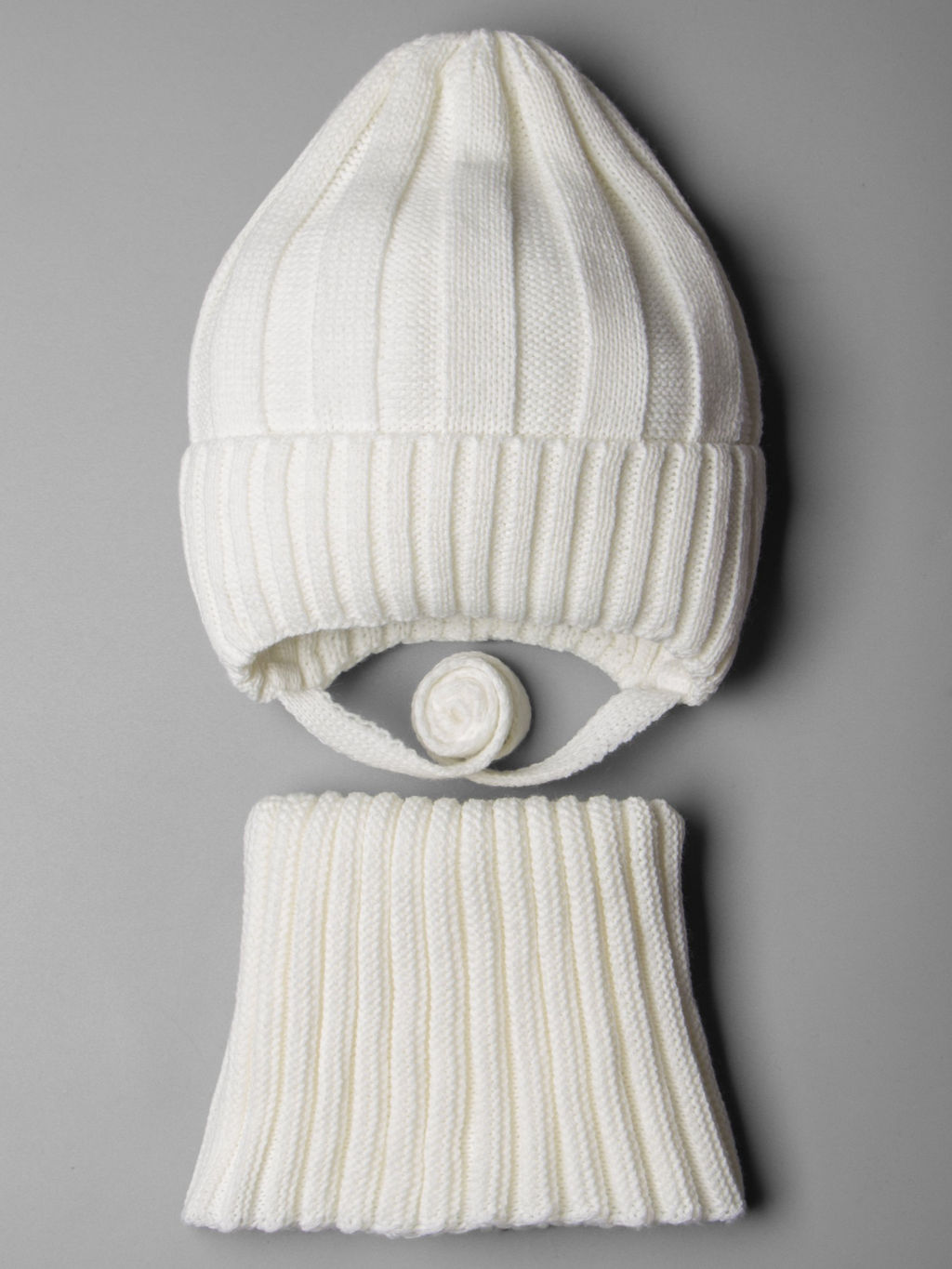 Шапка детская, бини, с отворотом, на завязках, вязка лапша,+ двойной снуд, молочный