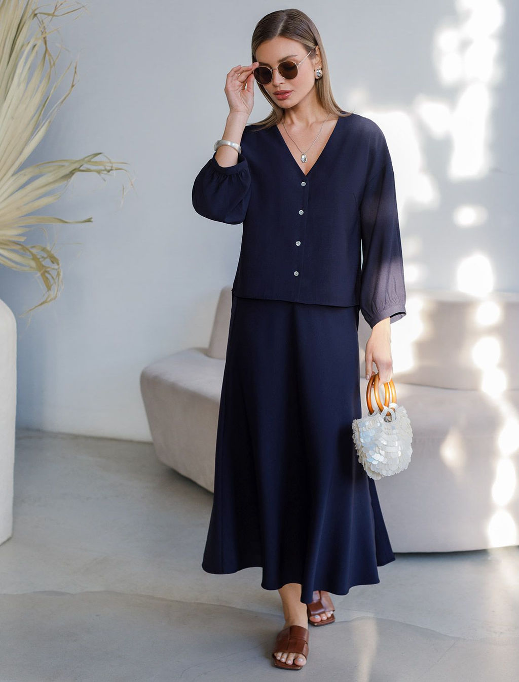 Укороченная блузка с V вырезом из плотного лиоцелла