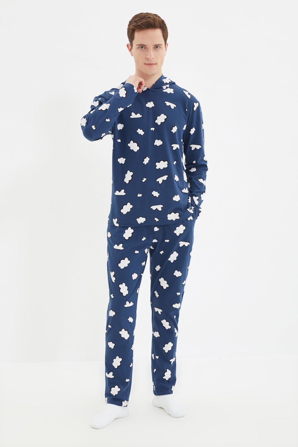 TRENDYOL MAN Lacivert Regular Fit Bask?l? Ust Kapusonlu %100 Pamuk Pijama Tak?m? TMNAW22PT1067