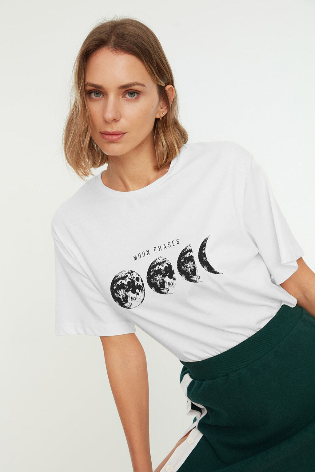 TRENDYOLMILLA Ekru %100 Pamuk Bask?l? Boyfriend Fit Bisiklet Yaka Orme T-Shirt TWOSS20TS0245 фото 9