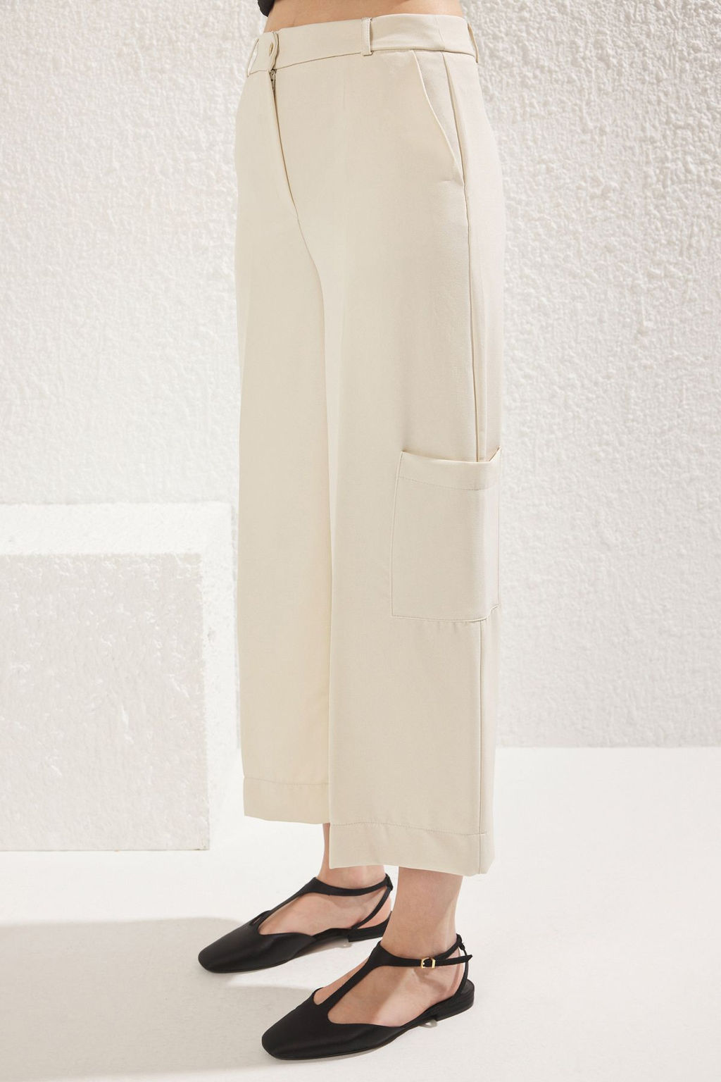 TRENDYOLMILLA Ekru Yanlar? Cep Detayl? Yuksek Bel Wide Leg/Genis Paca Dokuma Pantolon TWOSS25PL00069  фото 4