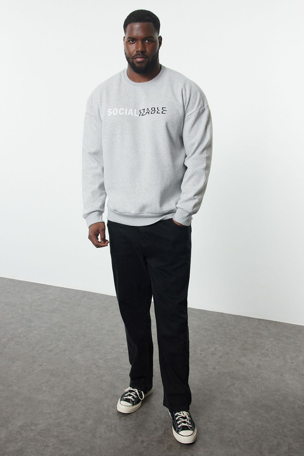 TRENDYOL MAN Antrasit MelanjOversize/Genis Kesim Bisiklet Yaka Yaz? Bask?l? Buyuk Beden Sweatshirt TMNAW25AO00019