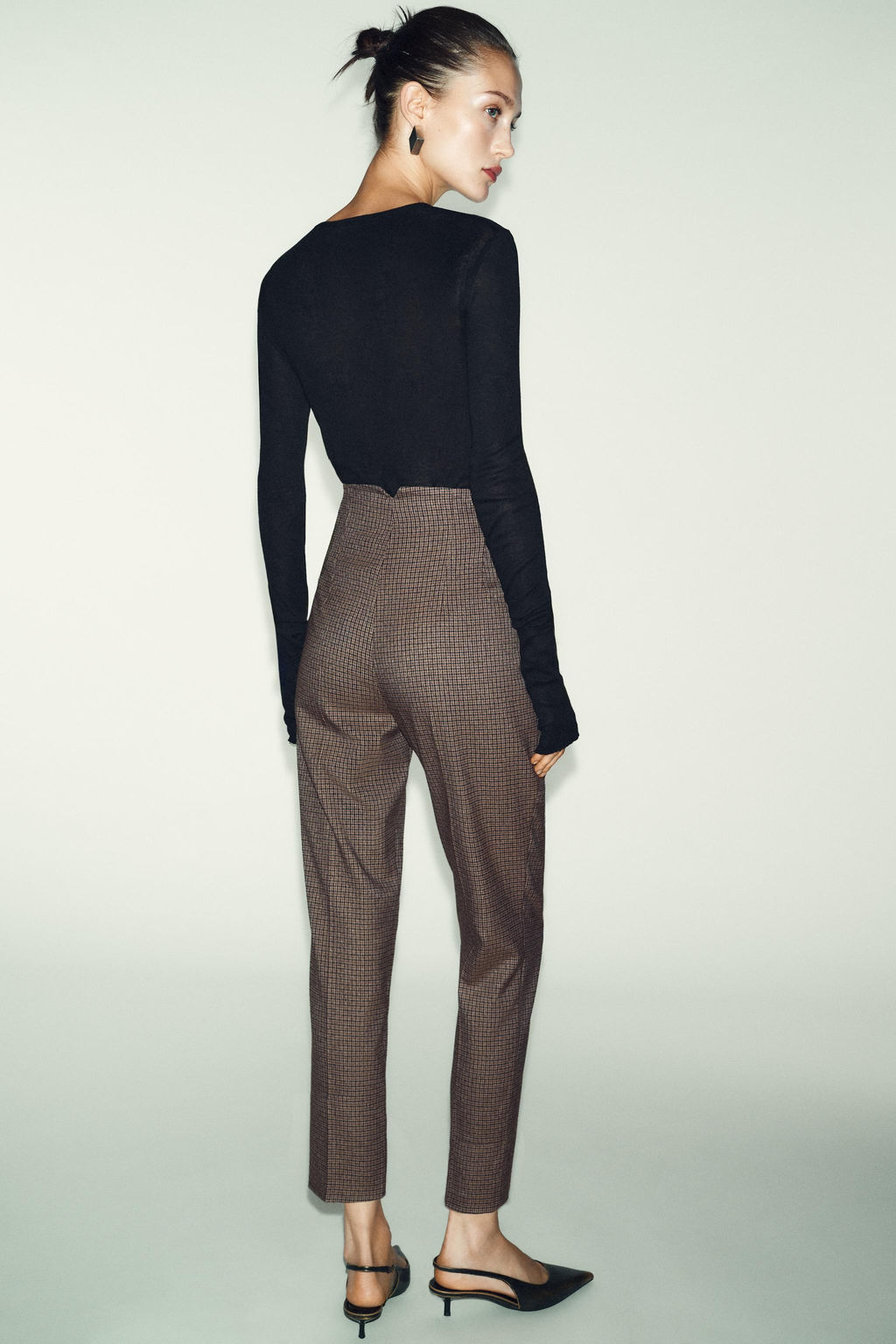 HIGH-WAIST CHECKED TROUSERS - Zara фото 15
