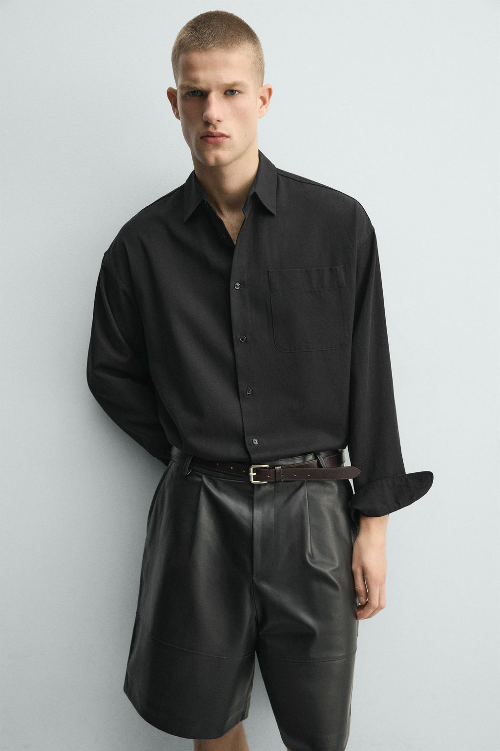 BERMUDA RELAXED FIT PIEL PLIEGUES / Negro - Zara фото 6