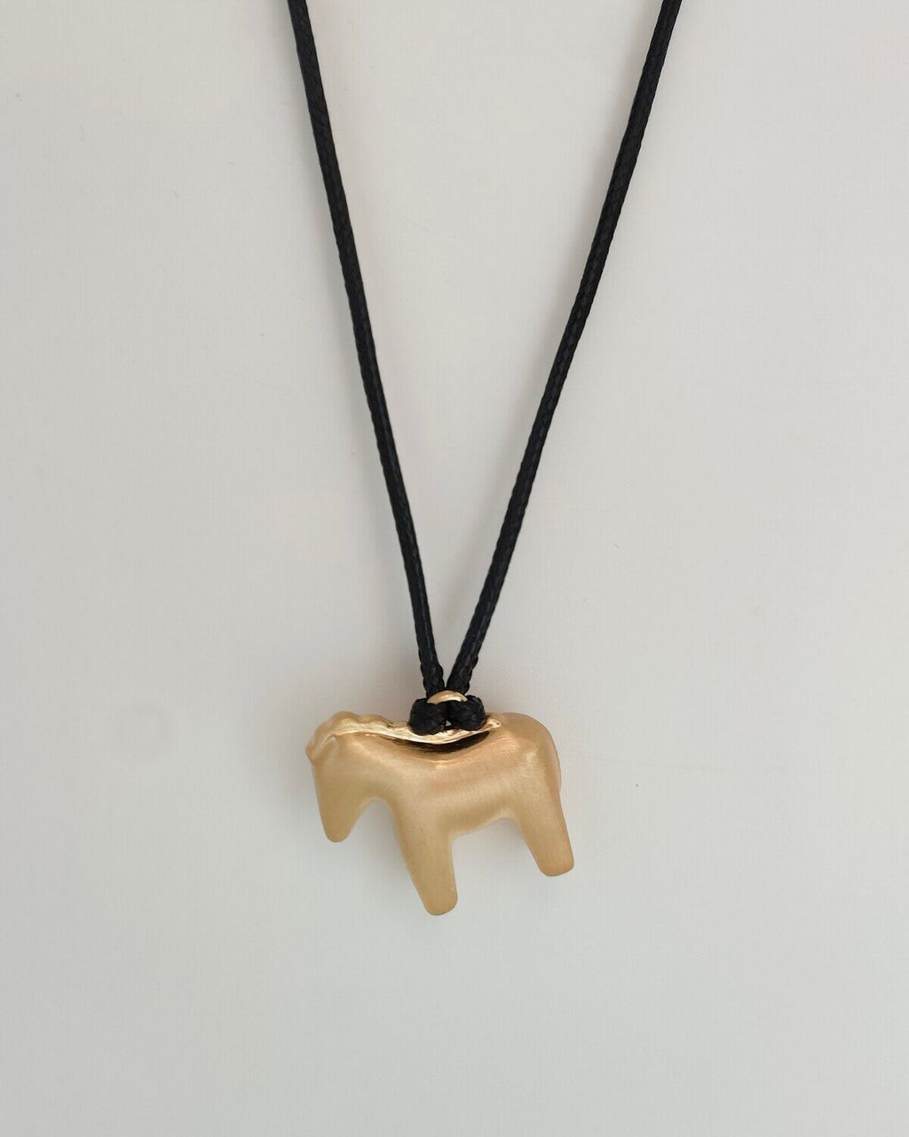 Подвеска на шнурке