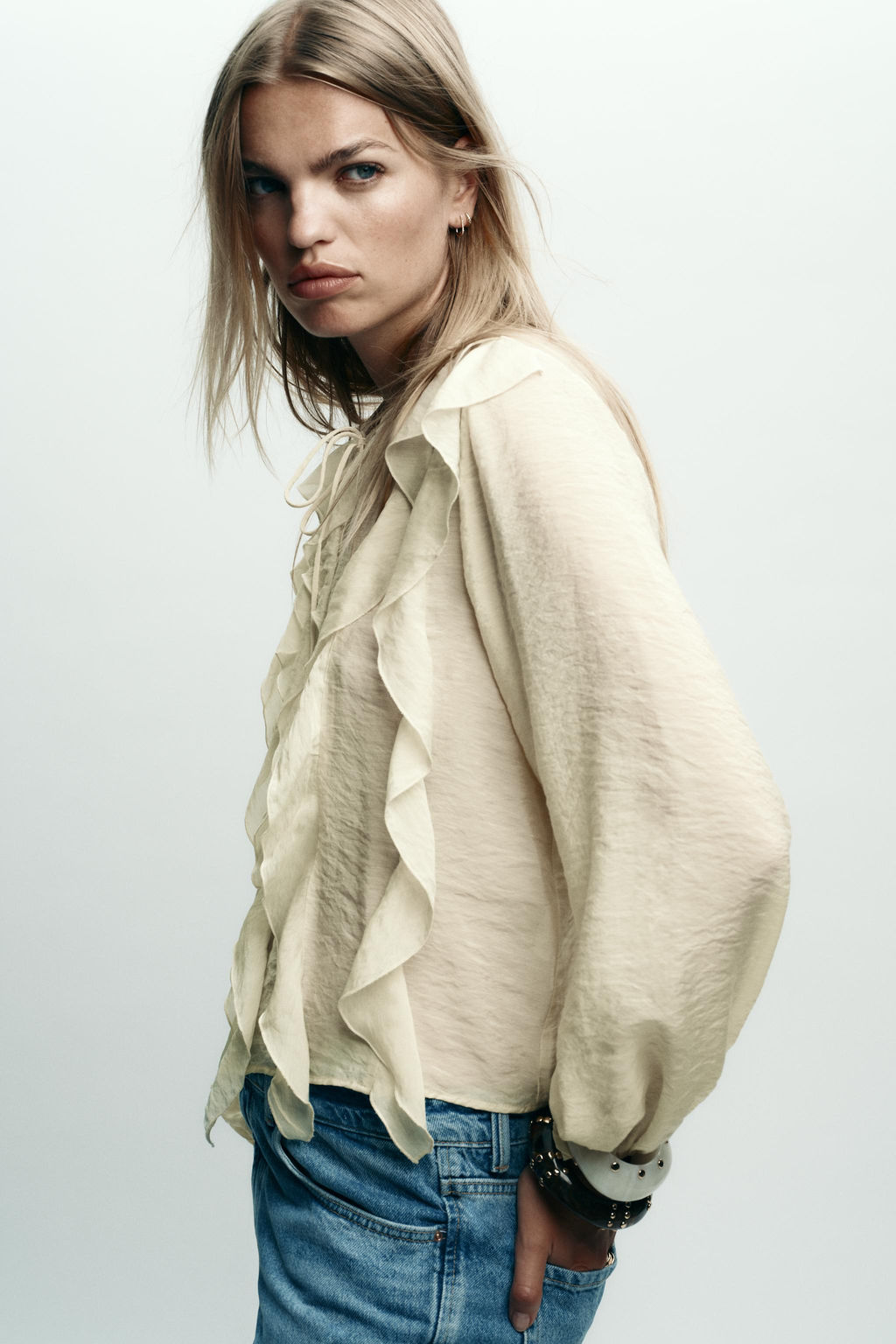 ROMANTIC RUFFLED BLOUSE