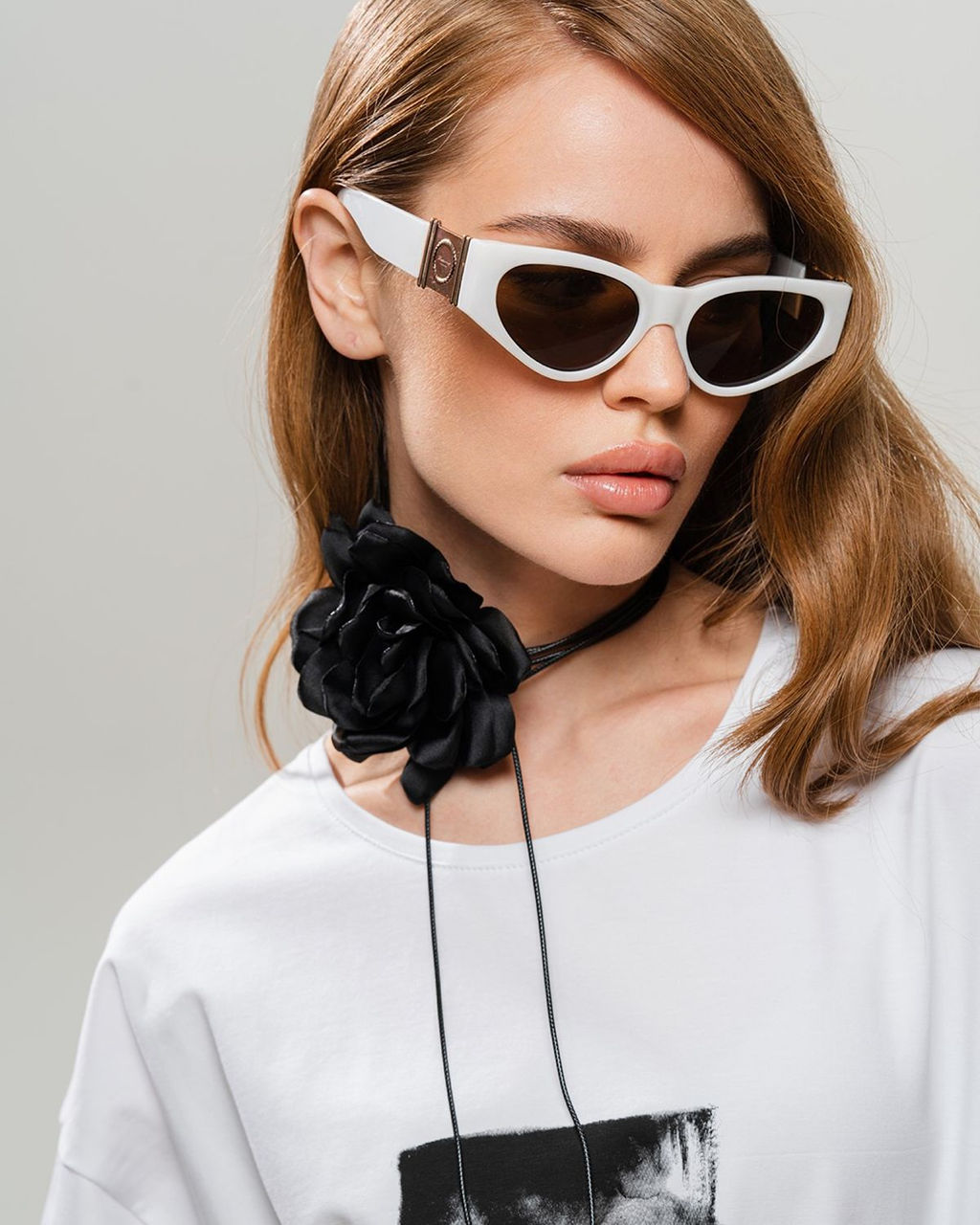 Колье-чокер с крупным цветком CHR001