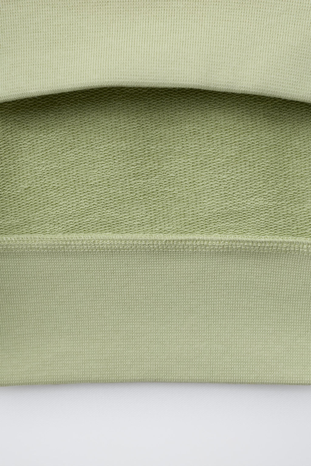 SUDADERA MANGA CORTA TEXTO RELIEVE / verde lavado - Zara фото 4